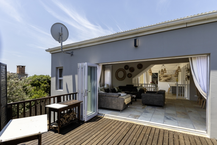 5 Bedroom Property for Sale in West Beach Eastern Cape